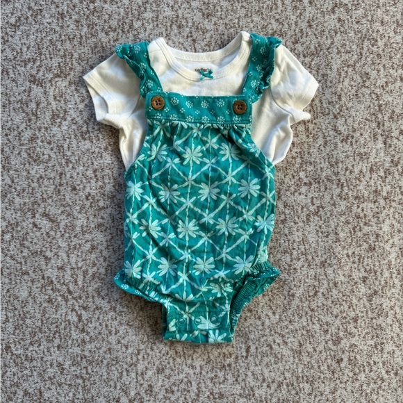 5/$25 Carter’s Baby Girl 2 Piece Tropical Tee and Bubble Romper - Picture 3 of 7